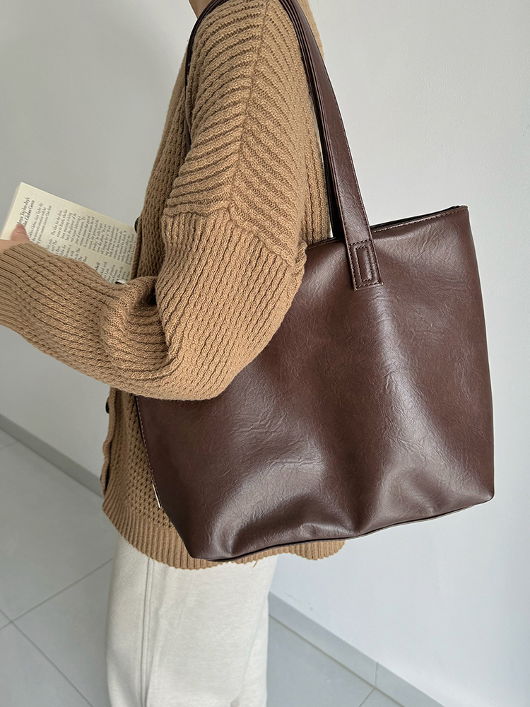 Bolsa de Ombro Feminina Casual - Leatherwork Classes avaliação e preço